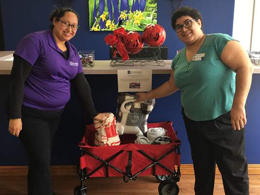 volunteers sharing christmas gifts